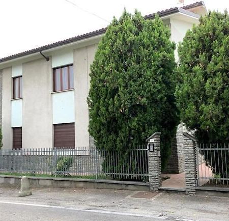 Casa Nebieu In Edificio Indipendente Nel Centro Di Monforte モンフォルテ・ダルバ エクステリア 写真