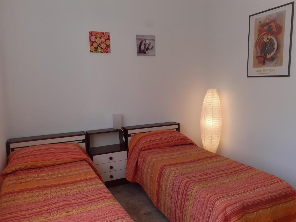 Casa Nebieu In Edificio Indipendente Nel Centro Di Monforte モンフォルテ・ダルバ エクステリア 写真